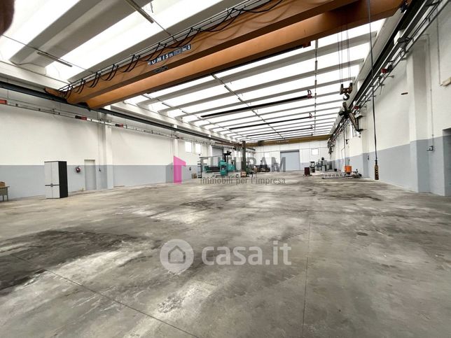 Capannone in commerciale in Via Guido Rossa