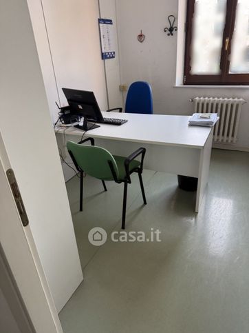 Ufficio in commerciale in Via Chiostergi