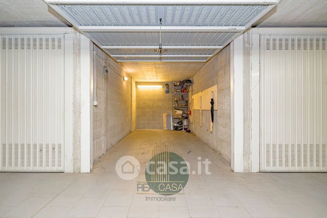 Garage/posto auto in residenziale in Viale Argonne 28