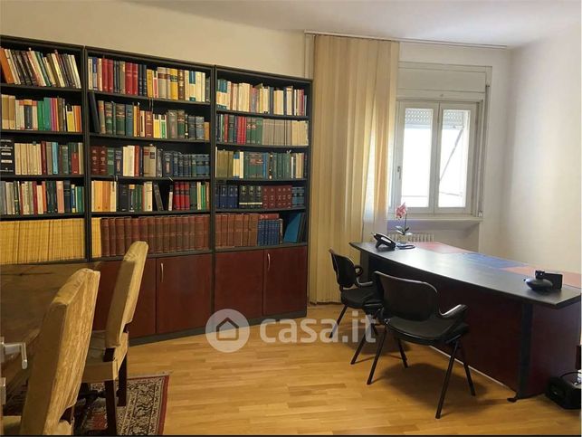 Ufficio in commerciale in 