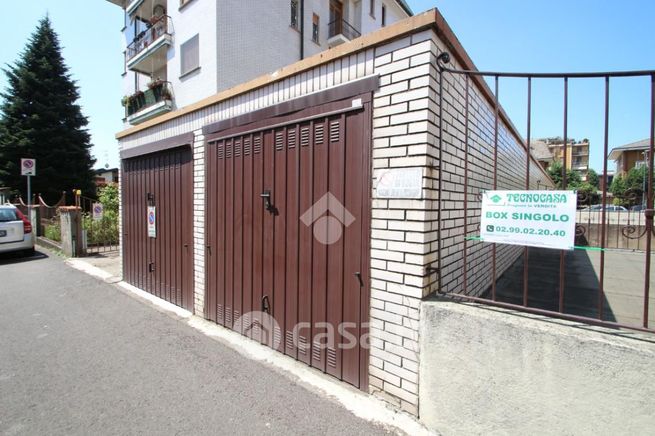 Box/posto auto in residenziale in Via Resegone 14