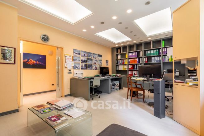 Ufficio in commerciale in Via Ippodromo 9