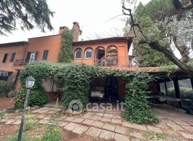 Villa in residenziale in Via della Galleria di Ciampino 5