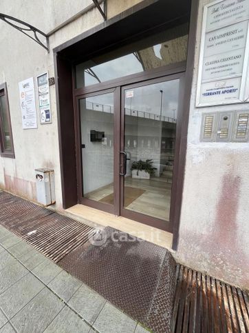 Ufficio in commerciale in Via Tor Pisana 98