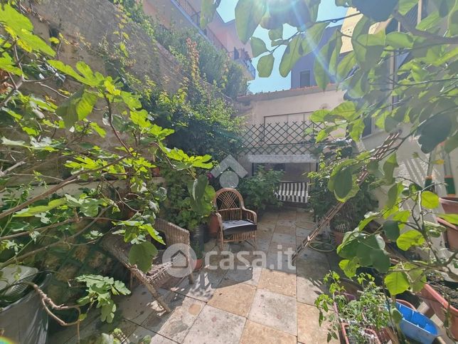 Appartamento in residenziale in Via Alfonso Artiaco