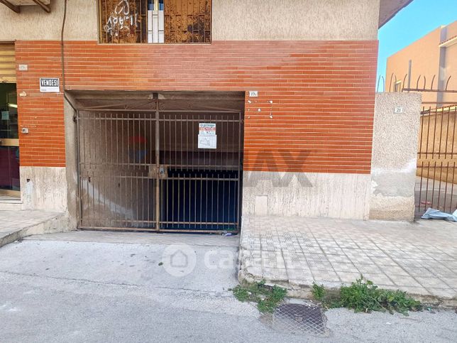 Box/posto auto in residenziale in Via Europa 19