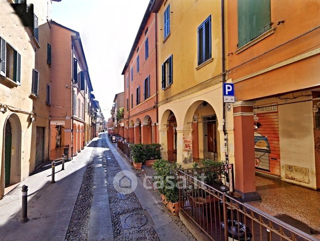 Attività/licenza (con o senza mura) in commerciale in Via del Pratello