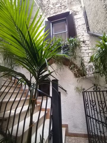 Appartamento in residenziale in Via Ninfina 87