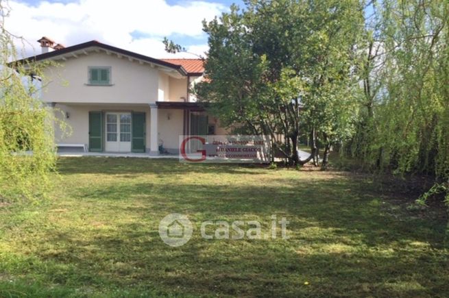 Villa in residenziale in Via G. Amendola