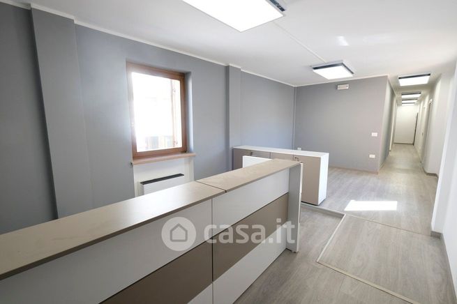 Ufficio in commerciale in Via Pace