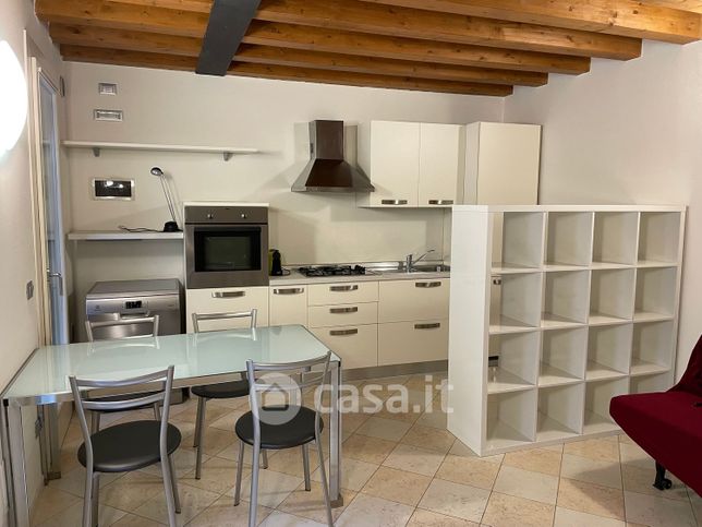Appartamento in residenziale in Via Antonio Locatelli