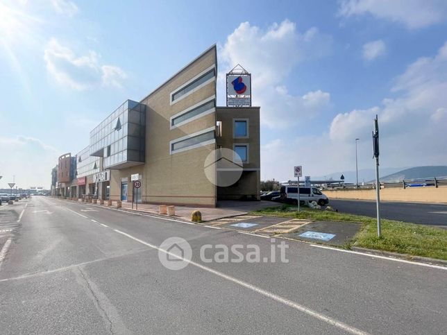 Ufficio in commerciale in Viale Brescia