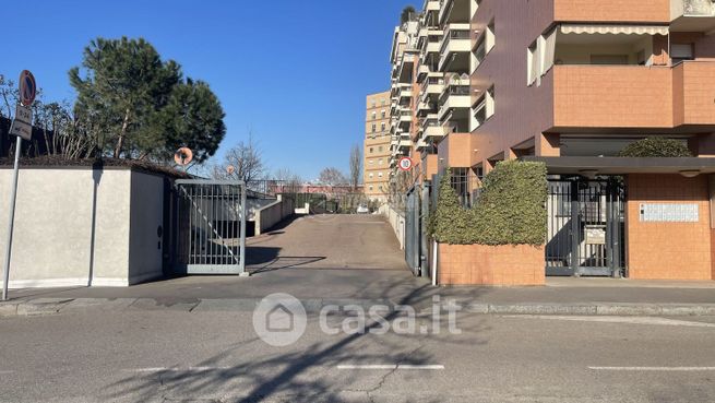 Garage/posto auto in residenziale in Via Caduti in Missione di Pace 3