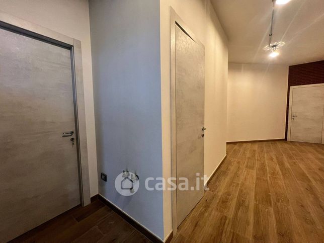 Ufficio in commerciale in Via Monsignor Luigi di Liegro