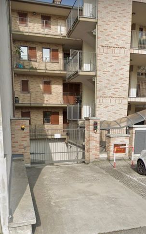 Box/posto auto in residenziale in Via Francesco Baracca 66