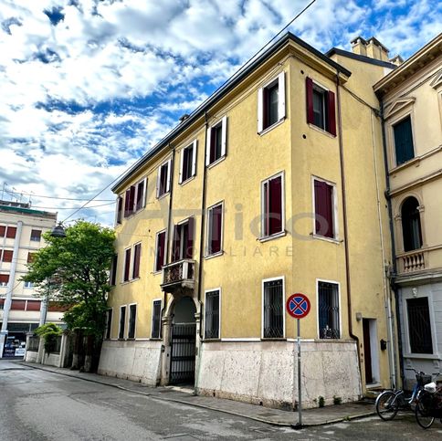 Appartamento in residenziale in Via L Ricchieri Detto Celio