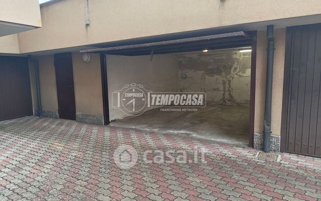 Box/posto auto in residenziale in Via Moia