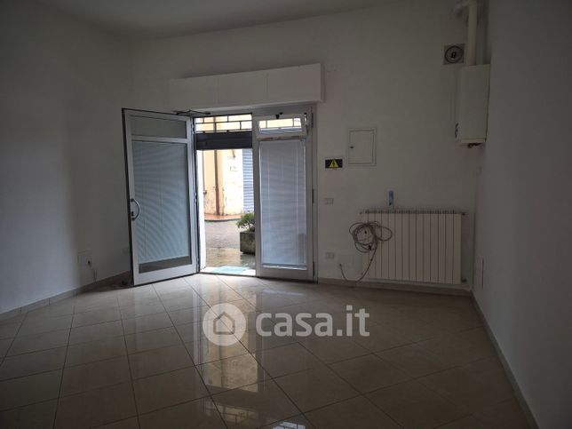 Ufficio in commerciale in 