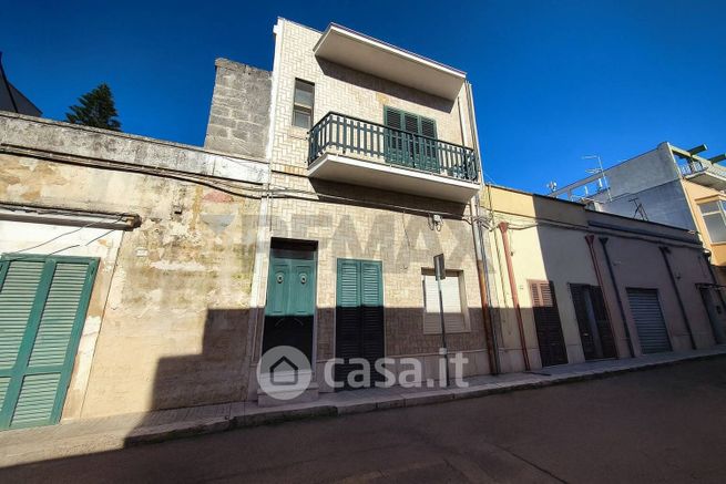 Casa indipendente in residenziale in Via Dante Alighieri 26