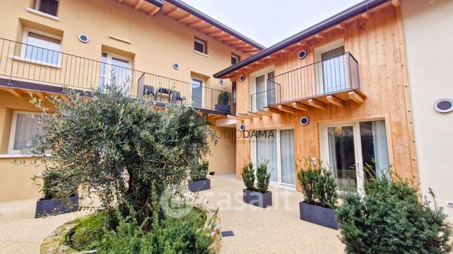 Appartamento in residenziale in Via Valtenesi 3