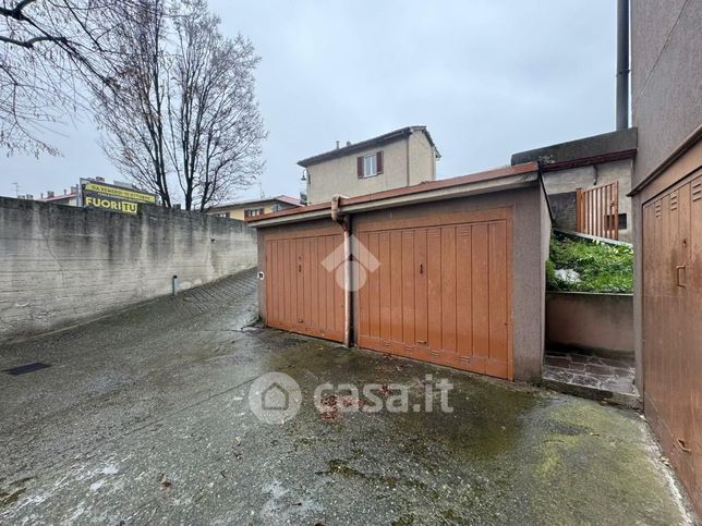 Box/posto auto in residenziale in Via Crotta 17