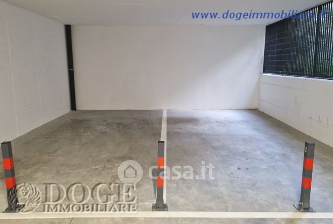 Box/posto auto in residenziale in Vicolo Calcirelli