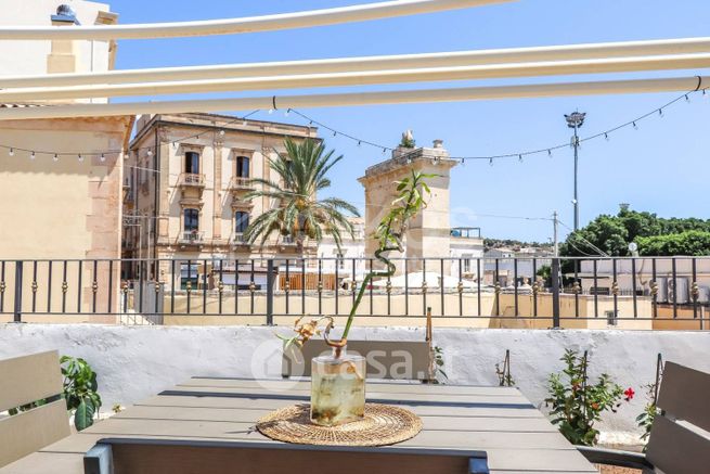 Casa indipendente in residenziale in Via N. Mandalà 6