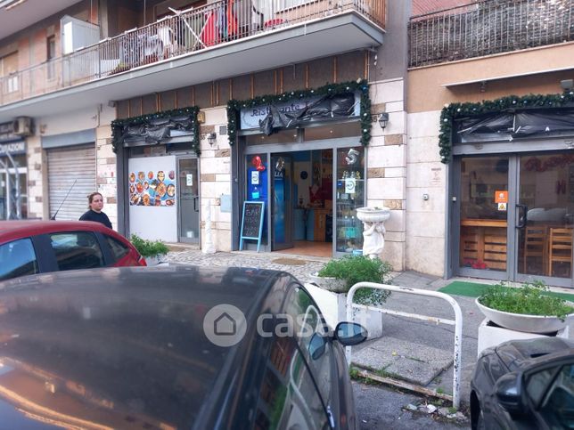 Attivitã /licenza (con o senza mura) in commerciale in Via della Bella Villa