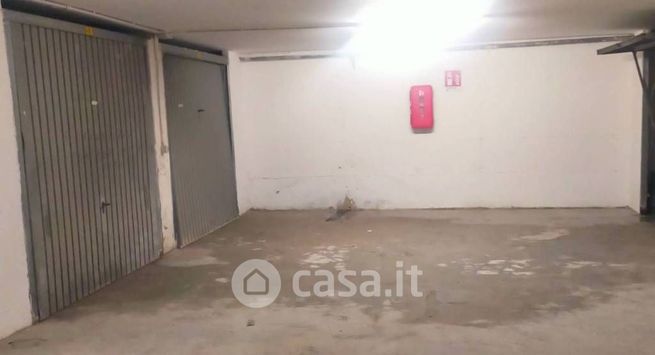 Box/posto auto in residenziale in Via Cristoforo Colombo 98