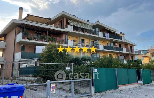 Appartamento in residenziale in Via Esino