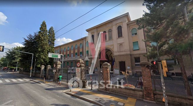 Garage/posto auto in residenziale in Via Zaccherini Alvisi