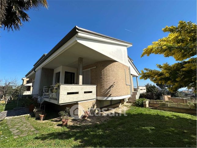 Villa in residenziale in 