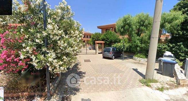 Casa bi/trifamiliare in residenziale in Via Luigi Einaudi