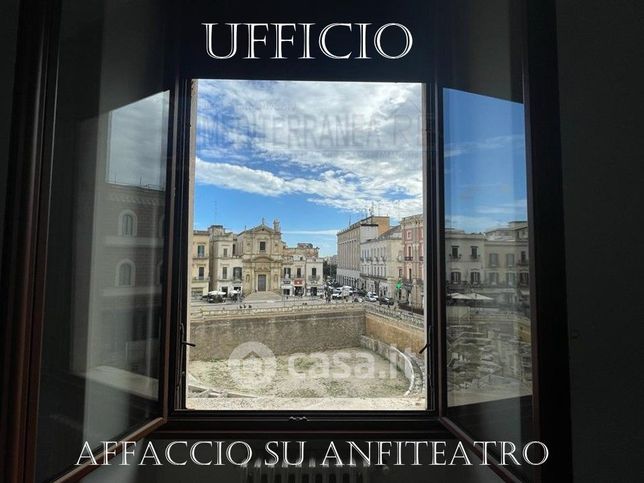 Ufficio in commerciale in Via Augusto Imperatore 12