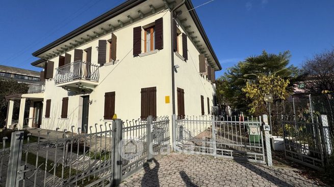 Casa bi/trifamiliare in residenziale in Via Pietro Maroncelli