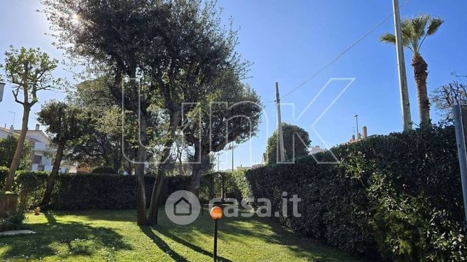 Villa in residenziale in Via Riccione