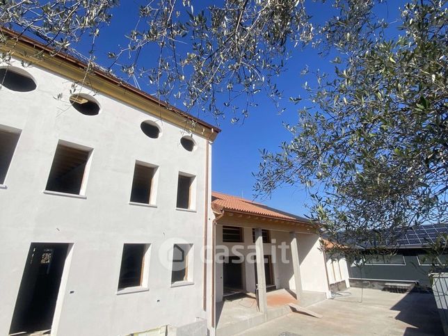 Casa indipendente in residenziale in Via Marsan 61