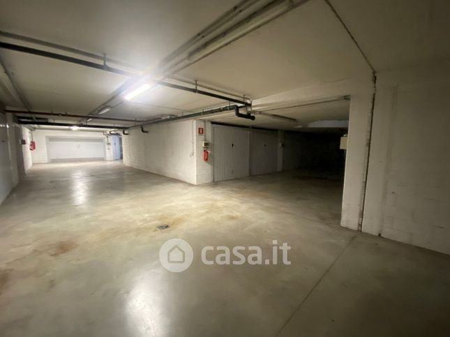 Box/posto auto in residenziale in Via Lazio