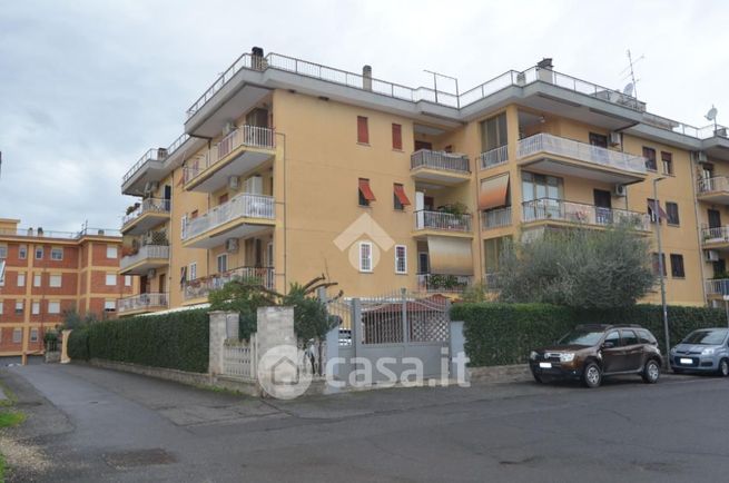 Appartamento in residenziale in Via Lago di Garda 4