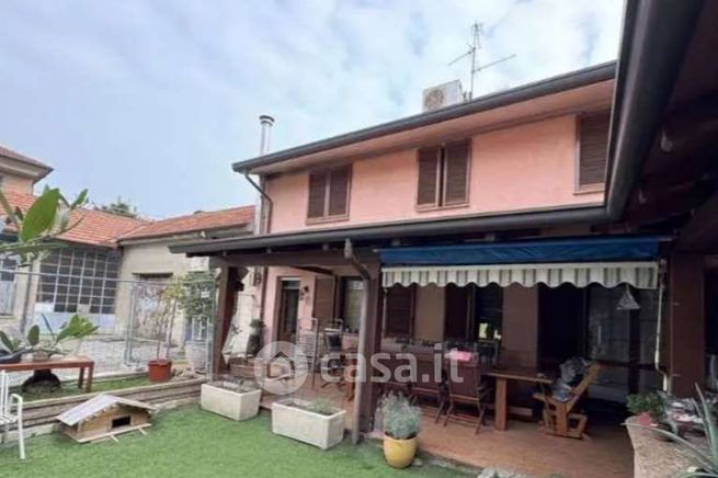 Casa bi/trifamiliare in residenziale in Via Gaetana Agnesi 39