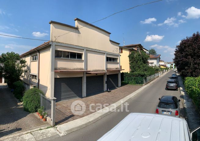 Capannone in commerciale in Via Fabio Filzi