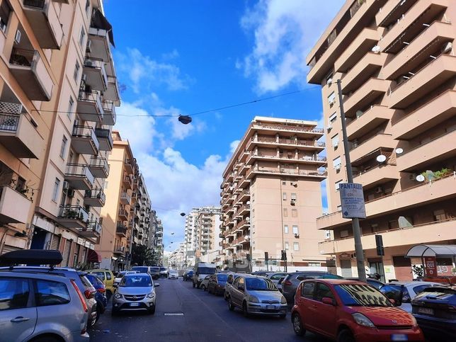 Ufficio in commerciale in Via Sampolo 216