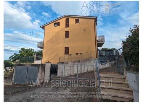 Garage/posto auto in residenziale in Via Francesco Baracca 26