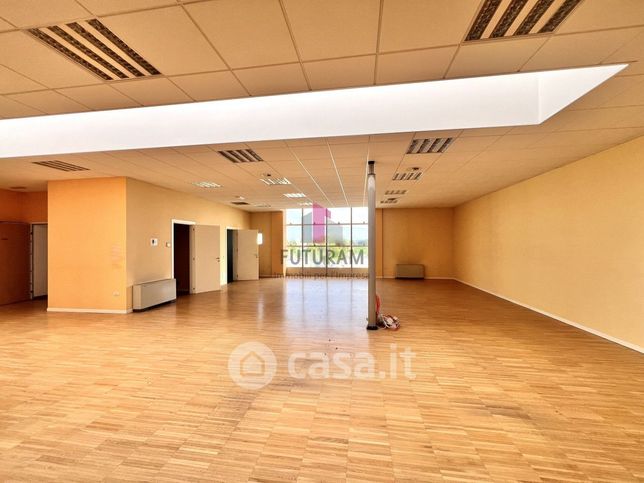 Ufficio in commerciale in Viale dello Sport