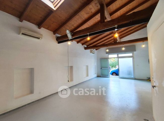 Capannone in commerciale in Via Gastone Rossi