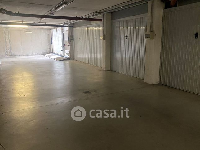 Box/posto auto in residenziale in Via Lazio
