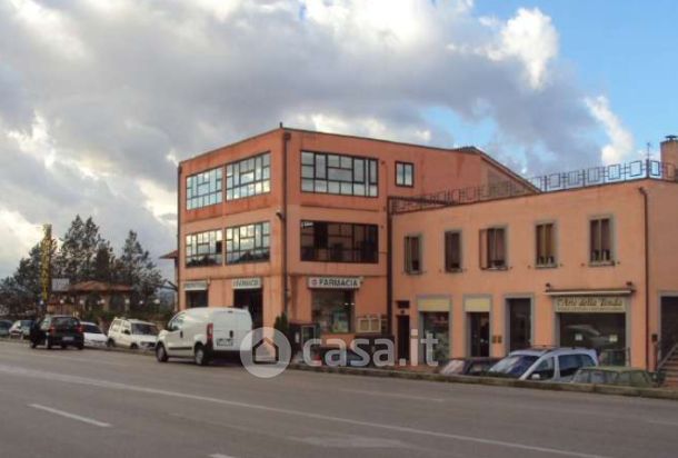 Ufficio in commerciale in Via Cannaiola