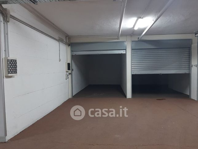 Box/posto auto in residenziale in Via della Repubblica
