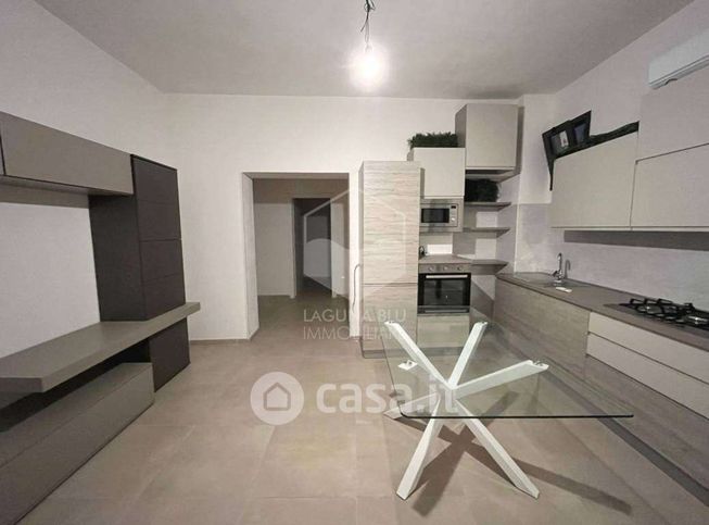 Casa indipendente in residenziale in Via Roma