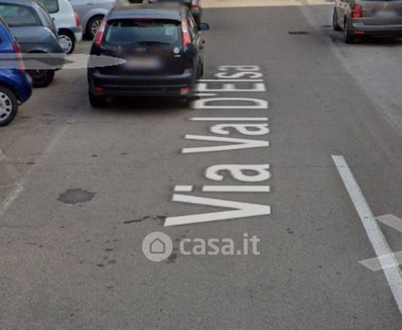 Box/posto auto in residenziale in Via Val D'Elsa 56